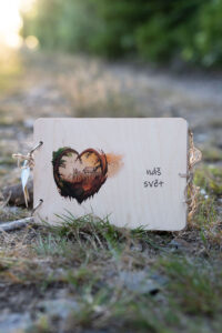 Dřevěné fotoalbum - náš svět A5