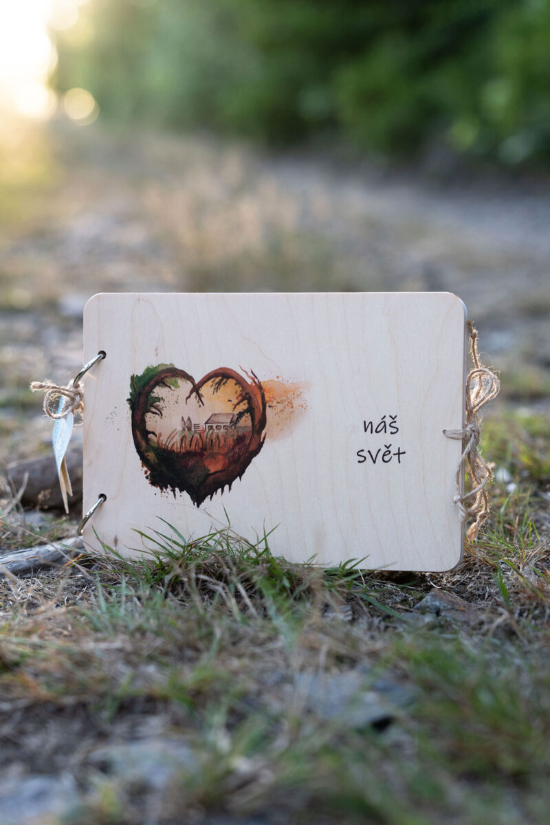 Dřevěné fotoalbum - náš svět A5