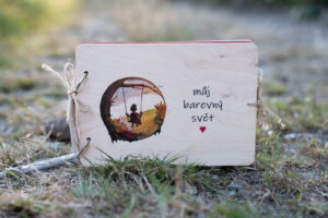 Dřevěné fotoalbum - můj barevný svět A5 - Obrázek 2
