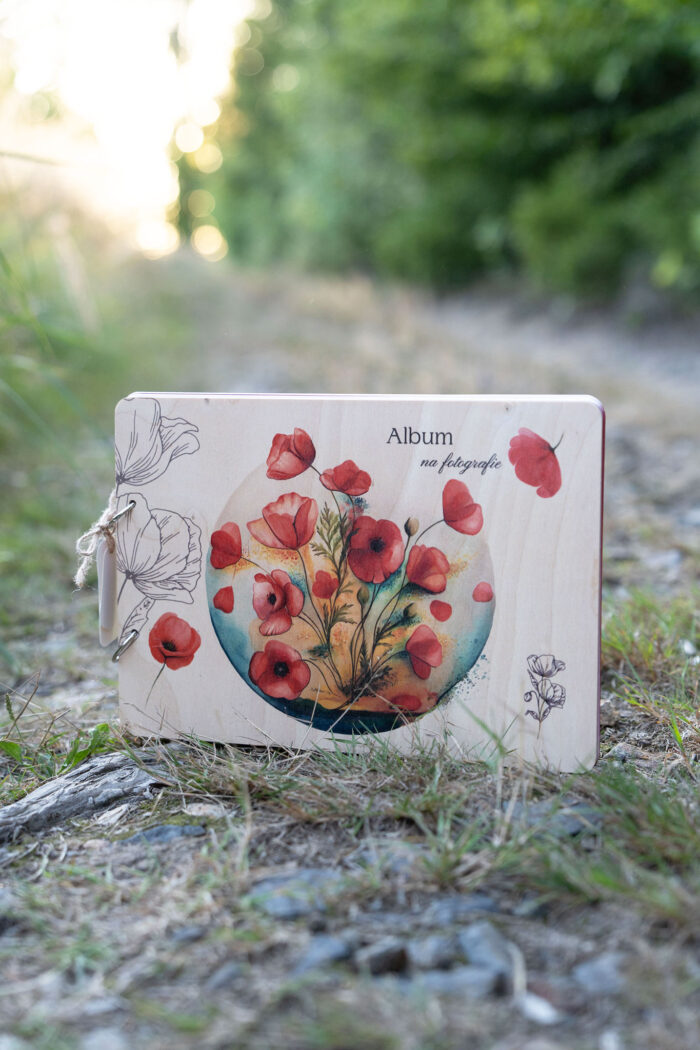 Dřevěné fotoalbum - vlčí máky A5