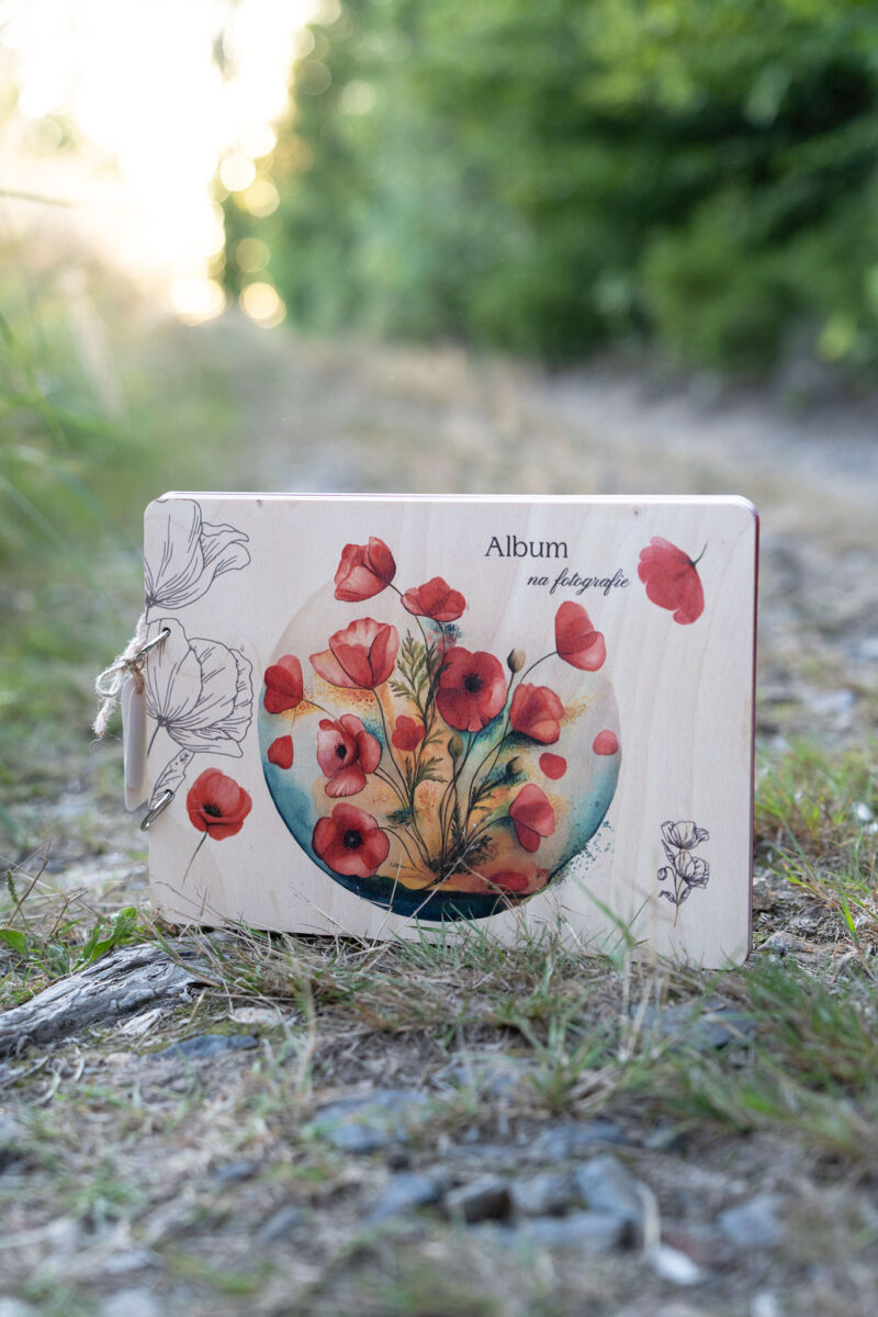 Dřevěné fotoalbum - vlčí máky A5