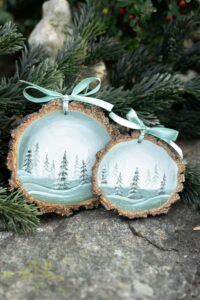 Dřevěná malovaná ozdoba- zimní kouzlo lesa - sada 2ks - větší