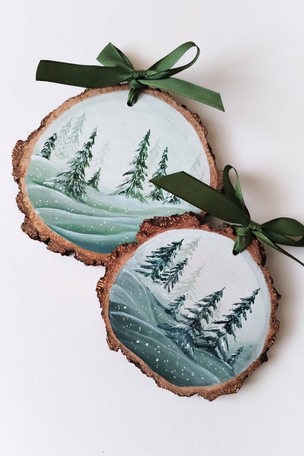 Dřevěná malovaná ozdoba- zimní kouzlo lesa 12-15cm se jménem - Obrázek 7