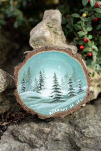 Dřevěný malovaný obrázek- zimní kouzlo lesa 13-15cm