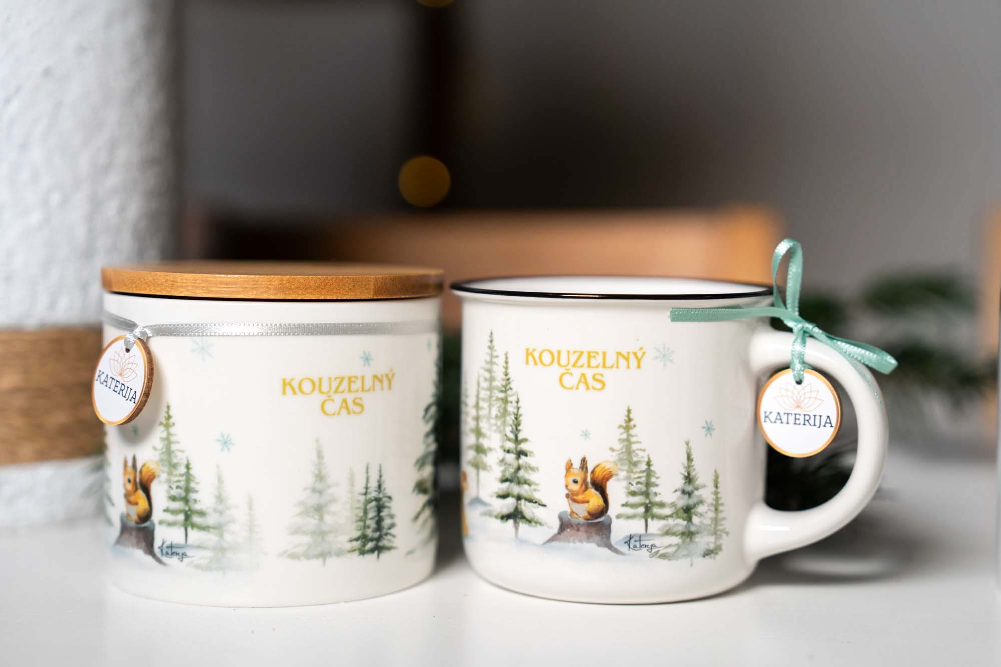 Dárkový set - Kouzlo zimního lesa - svíčka a hrnek 400ml - Kouzelný čas - Obrázek 13