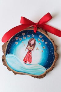 Dřevěná malovaná ozdoba 12-15cm - Jsi láska