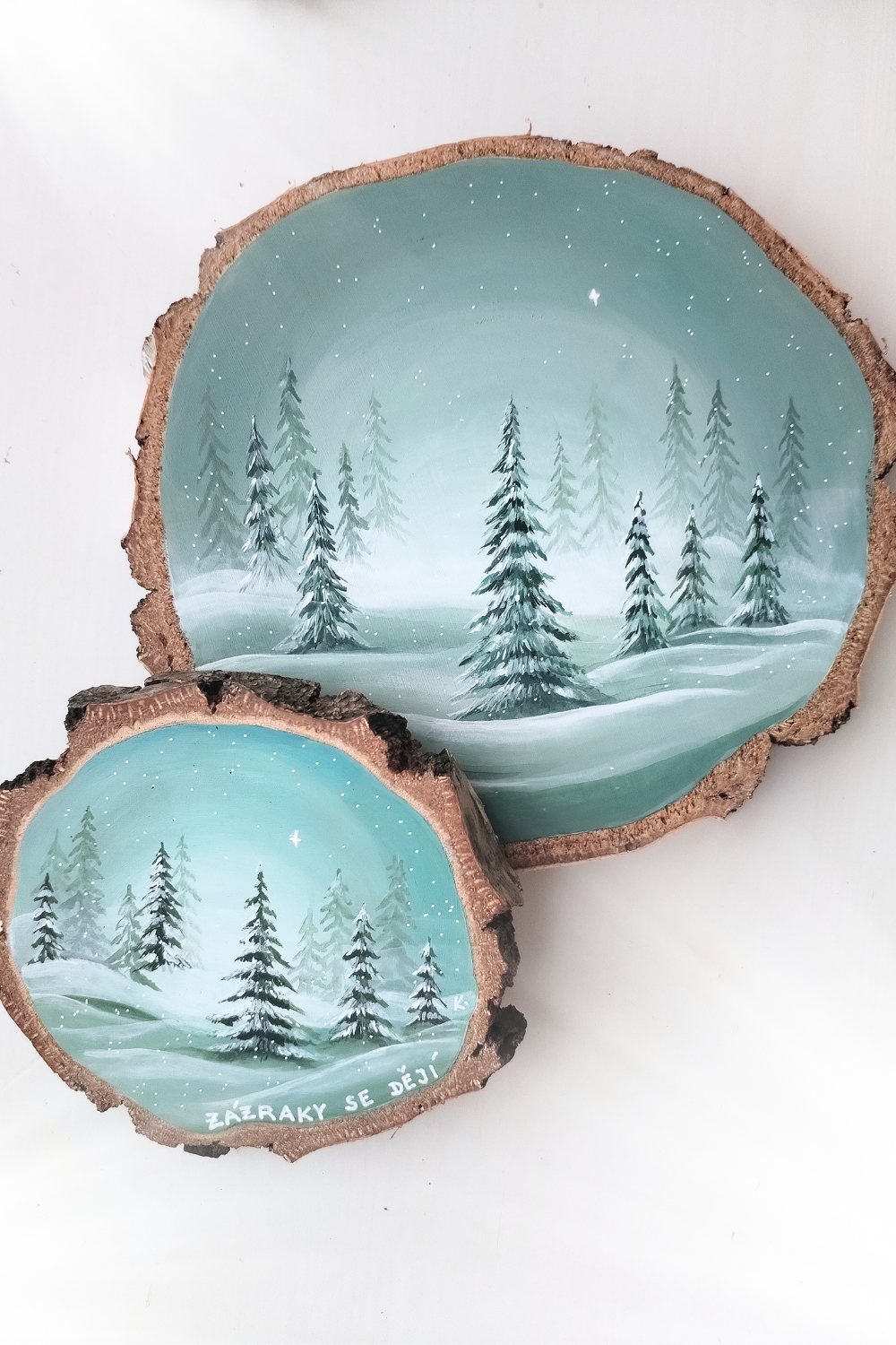 Dřevěný malovaný obrázek- zimní kouzlo lesa cca 20cm - Obrázek 3