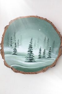 Dřevěný malovaný obrázek- zimní kouzlo lesa cca 20cm