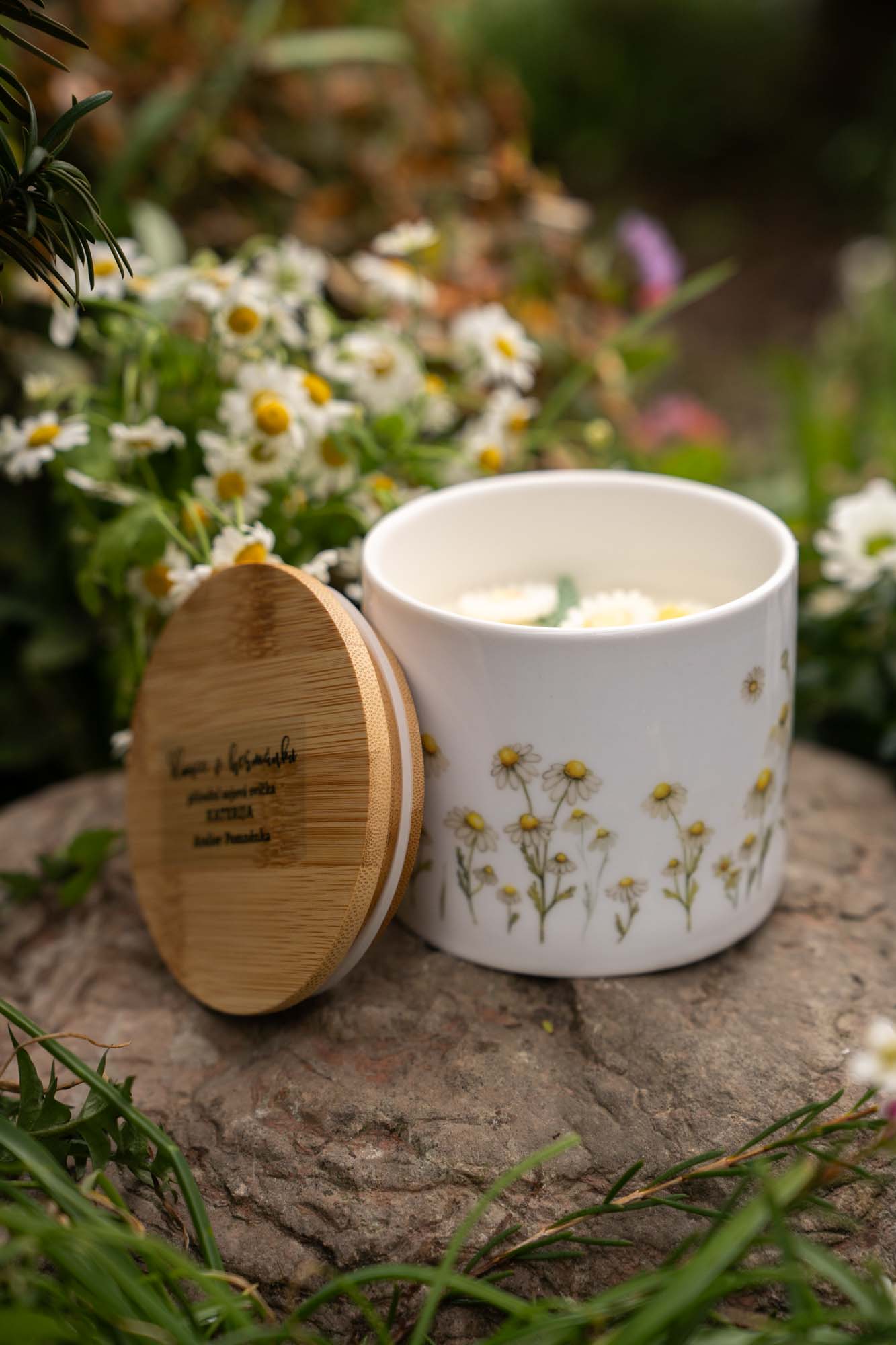 Přírodní sójová svíčka v keramice - Slunce v heřmánku - Obrázek 5