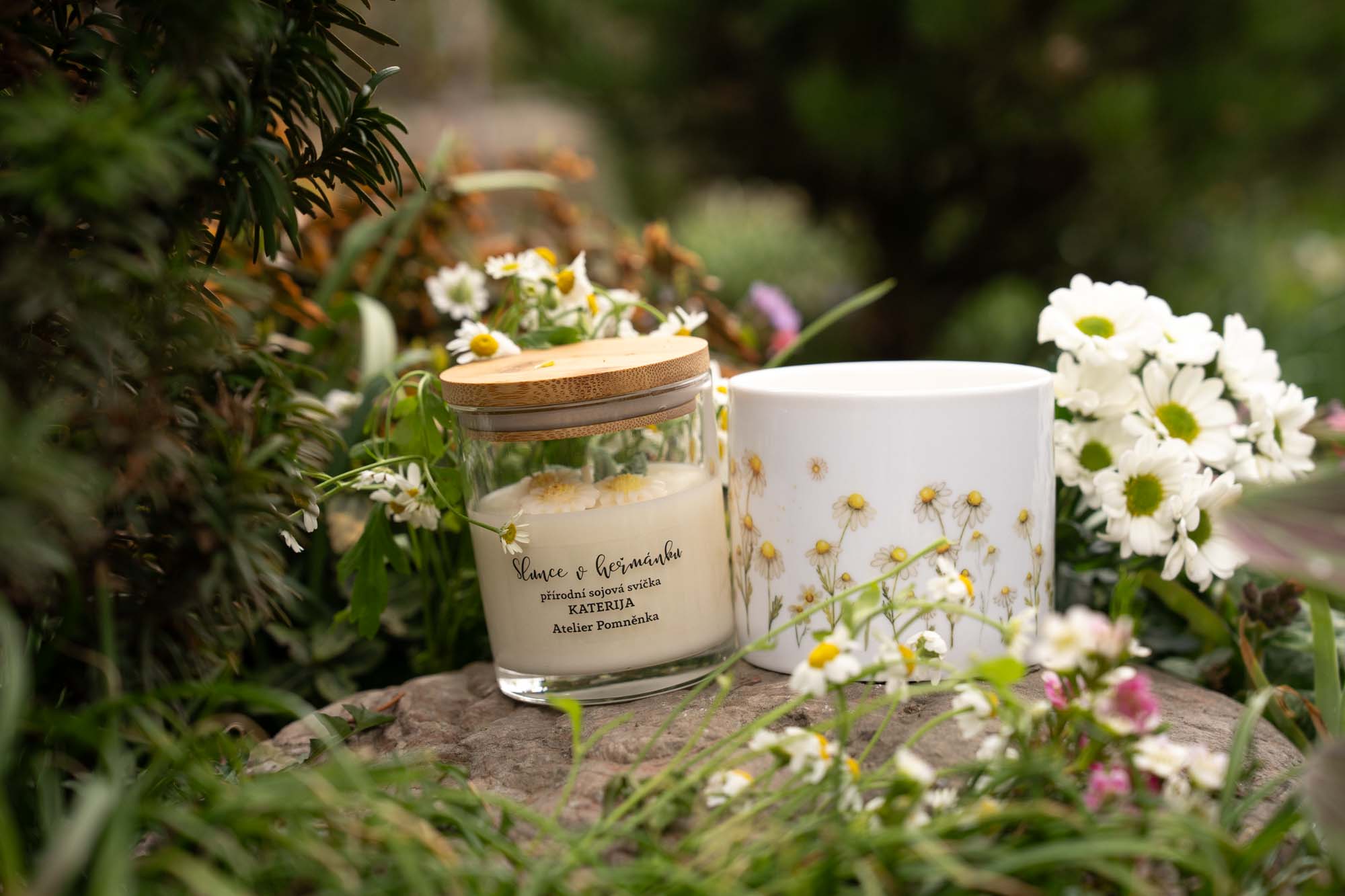 Přírodní sójová svíčka v keramice - Slunce v heřmánku - Obrázek 8