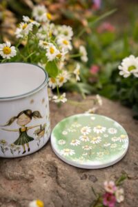 Keramický podtácek pod hrnek zelený - Slunce v heřmánku