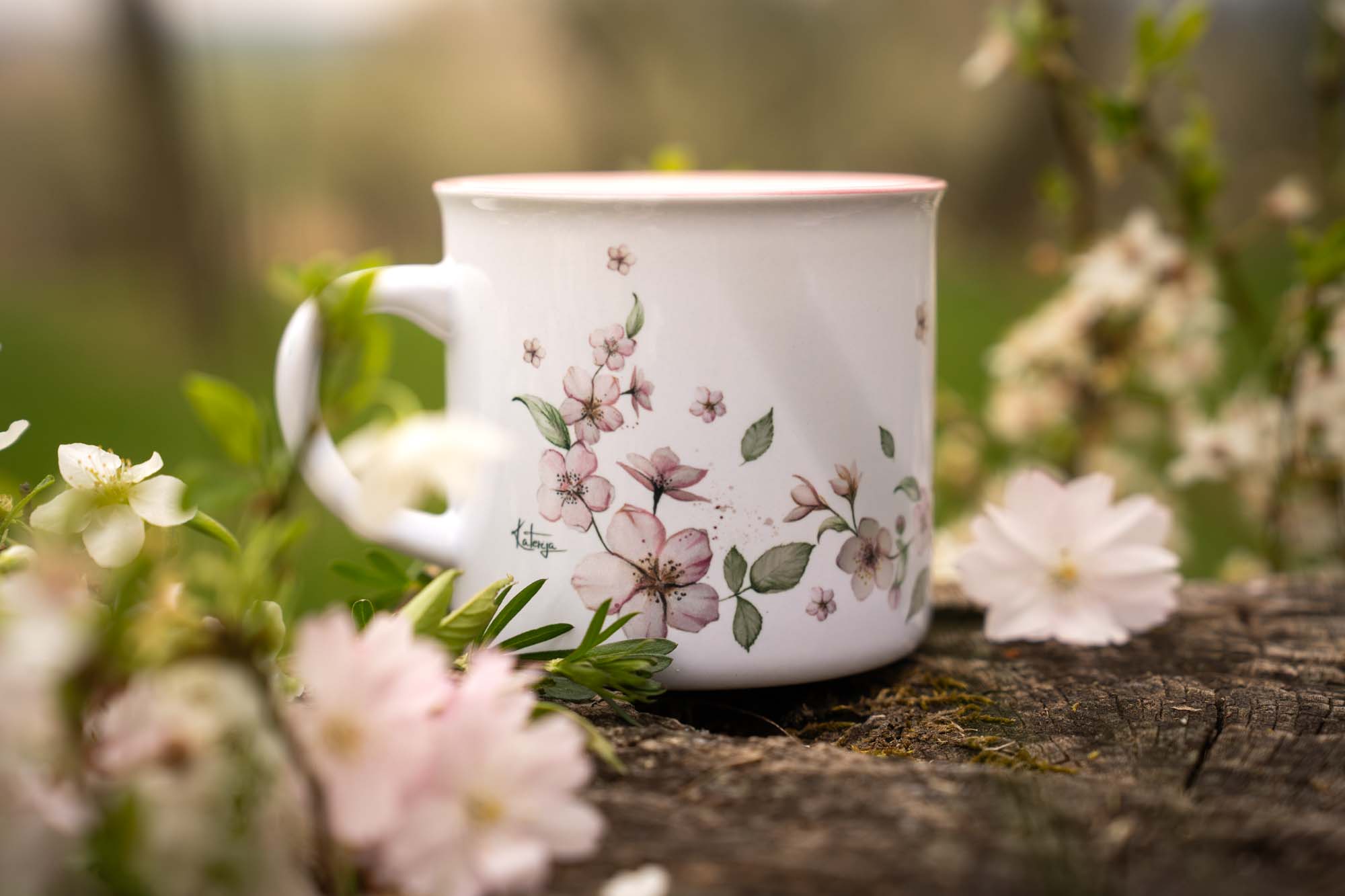Keramický retro hrnek s růžovým lemem 300ml- Třešňový sad - Obrázek 4