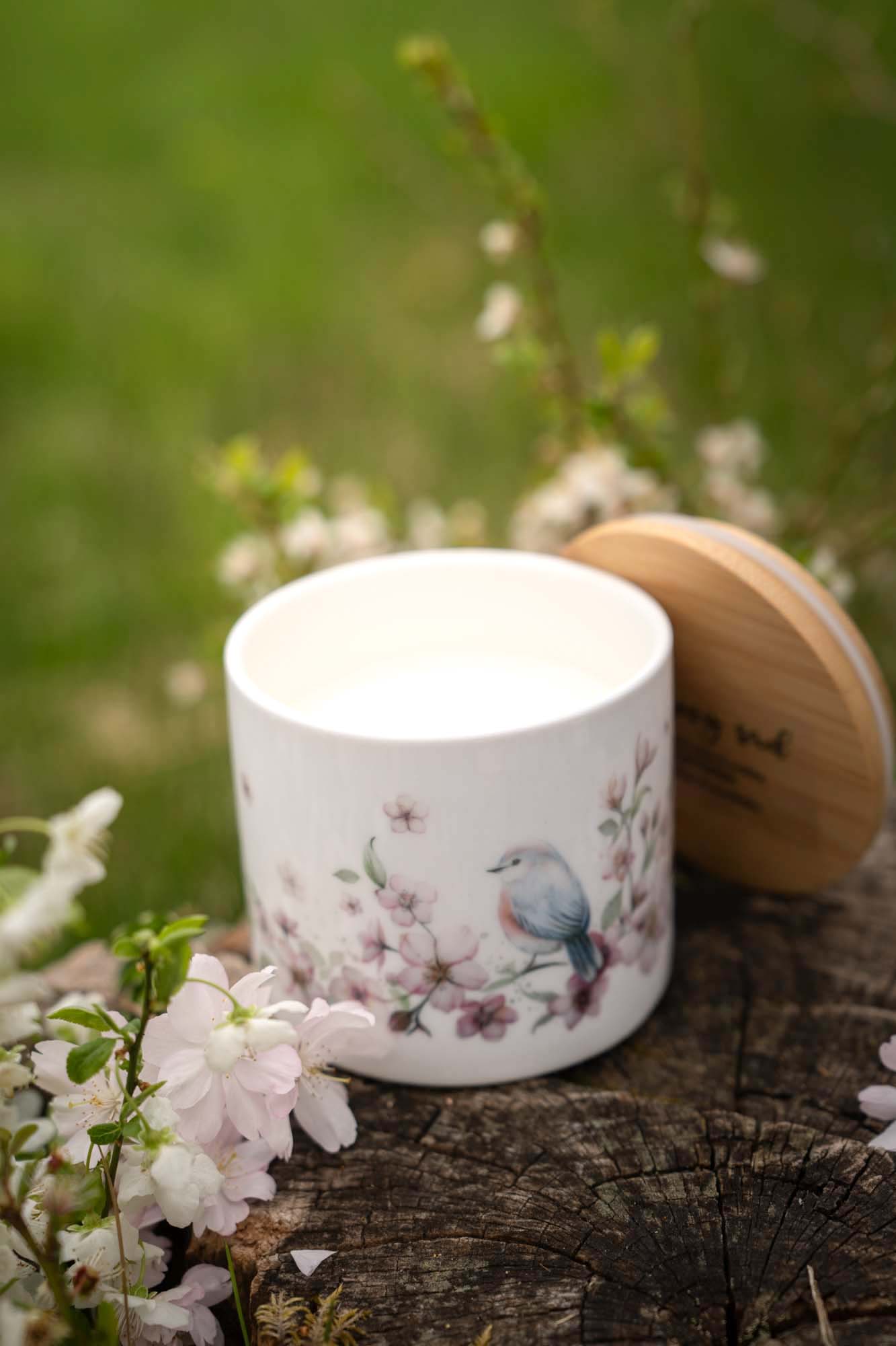 Přírodní sójová svíčka v keramice – Třešňový sad