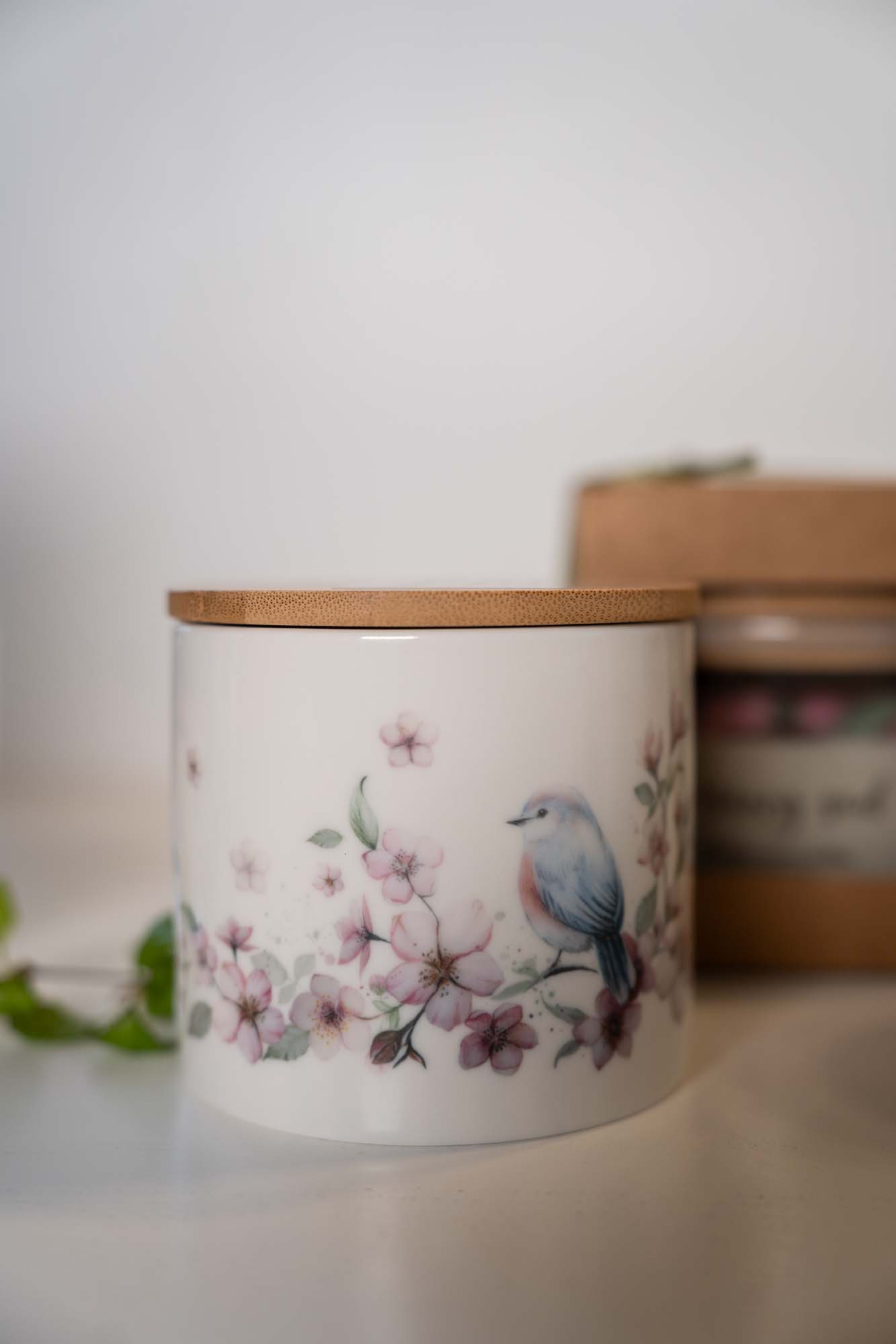 Přírodní sójová svíčka v keramice – Třešňový sad - Obrázek 3