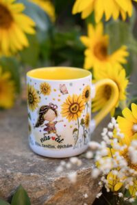 Slunečnicový hrneček se žlutým uchem 325 ml – Srděnka Slunečnicová – Nas♥at – žiju, tančím, dýchám - Obrázek 4